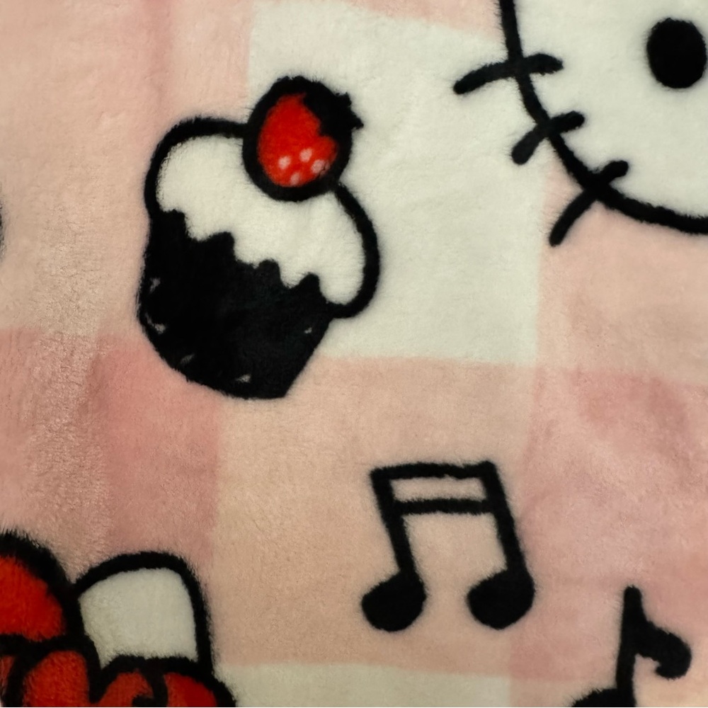 *NEW*Hello Kitty, throw & pillow set - Picture 5 of 13